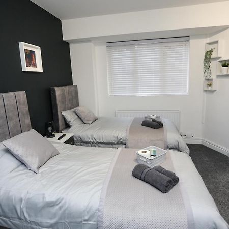 Cheerful 4-Bedroom Home In Sheffield Walkley Exterior photo